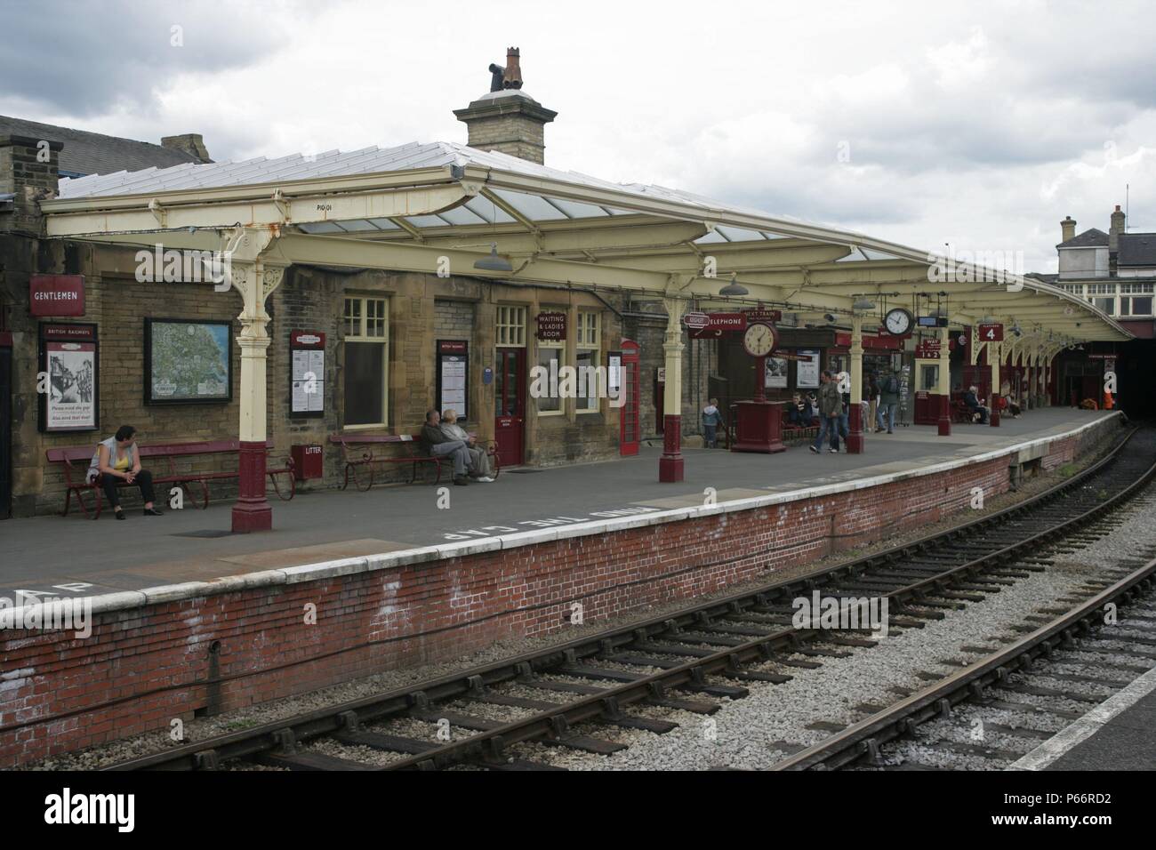 One of the Keighley and Worth Valley Railway platforms at Keighley station, Yorkshire, showing the newly refurbished glazed platform canopy. 2007 Stock Photo