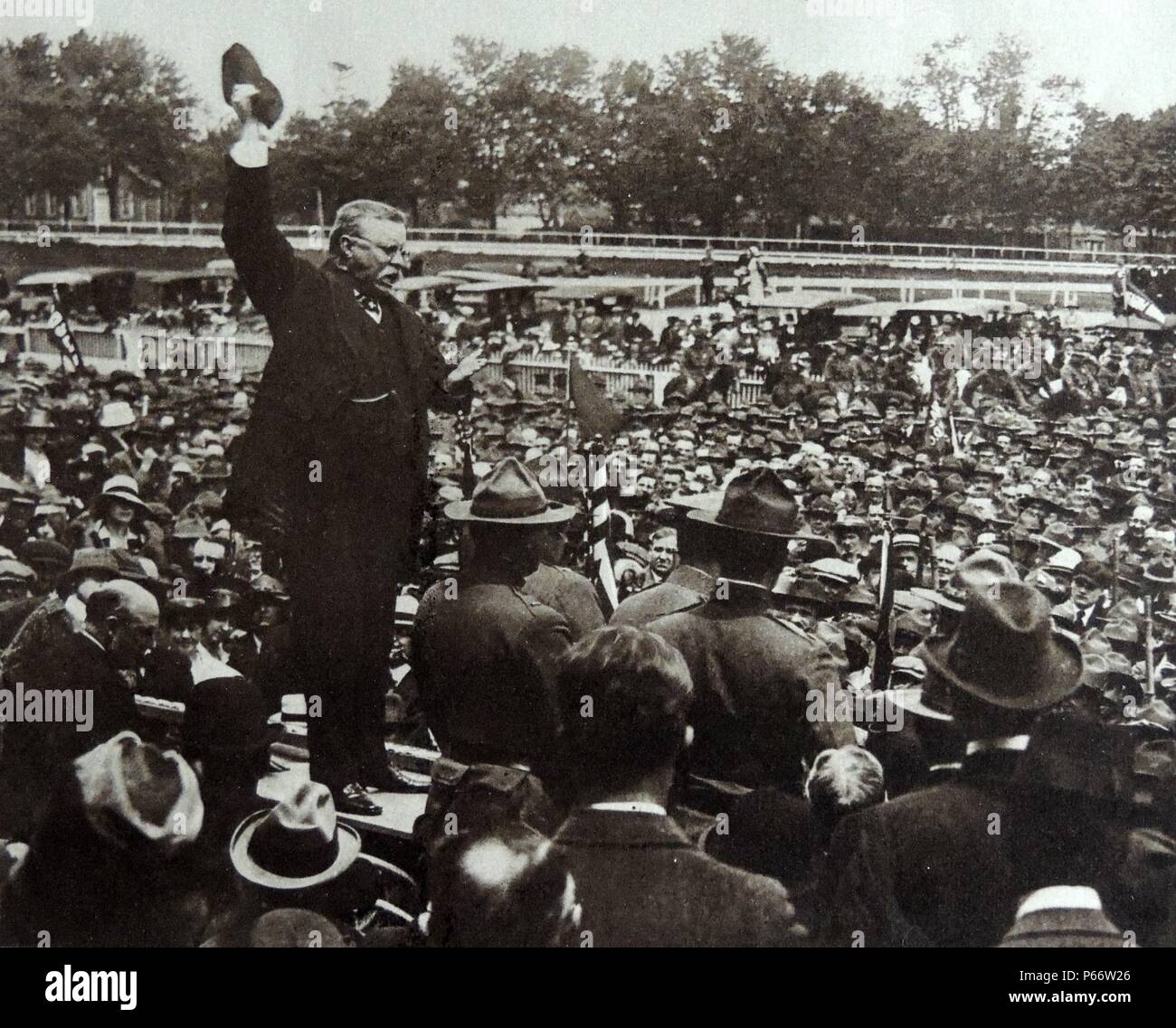 Ex-president Theodore Roosevelt speaks to crowds in Mineola in support of US entry into the First World War, 1917 Stock Photo