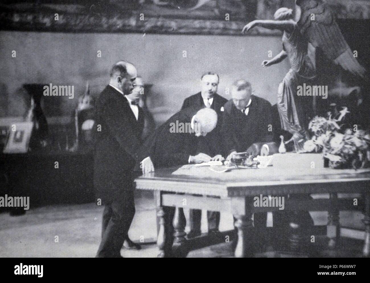 rome-16-september-1926-signing-of-the-treaty-italy-romania-stock
