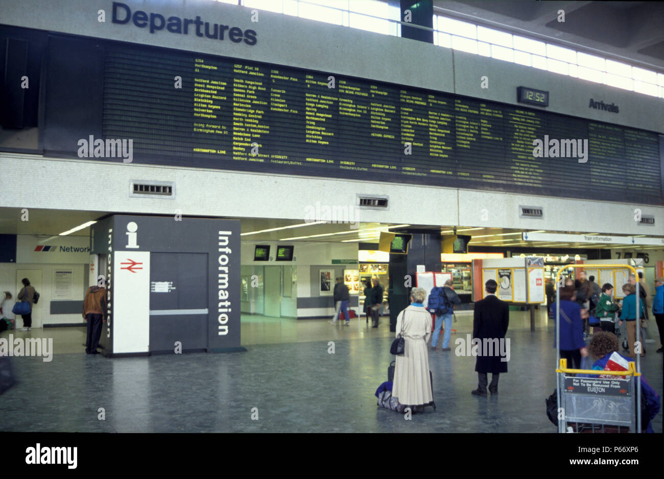 Concourse and annunciator board at Euston station, London C 1992 Stock Photo