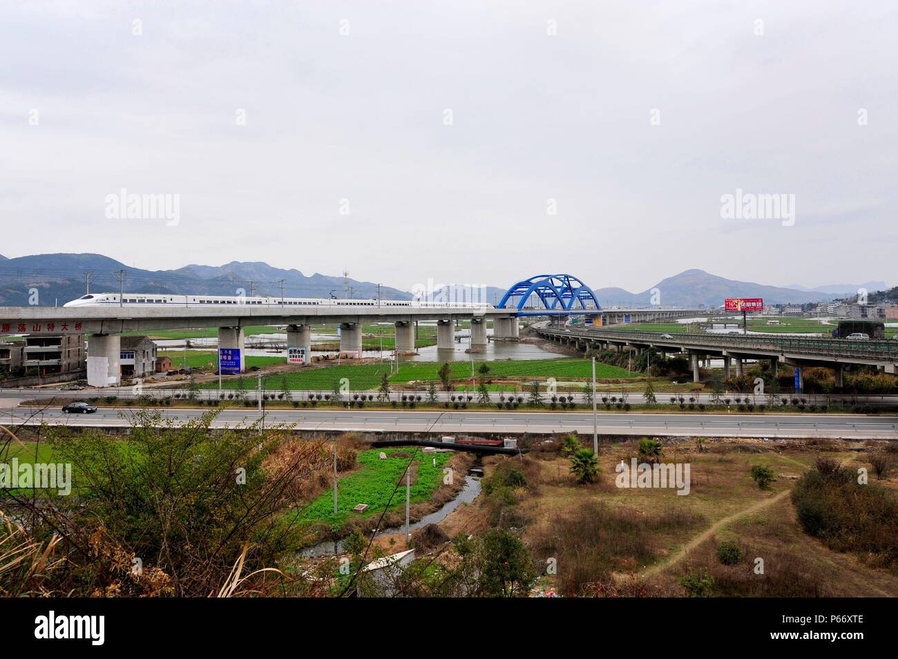 CRH 2 class electric multiple unit crosses Yandangshan bridge on the Ningbo - Wenzhou - Fuzhou High Speed line, China. 17th February 2010. Stock Photo