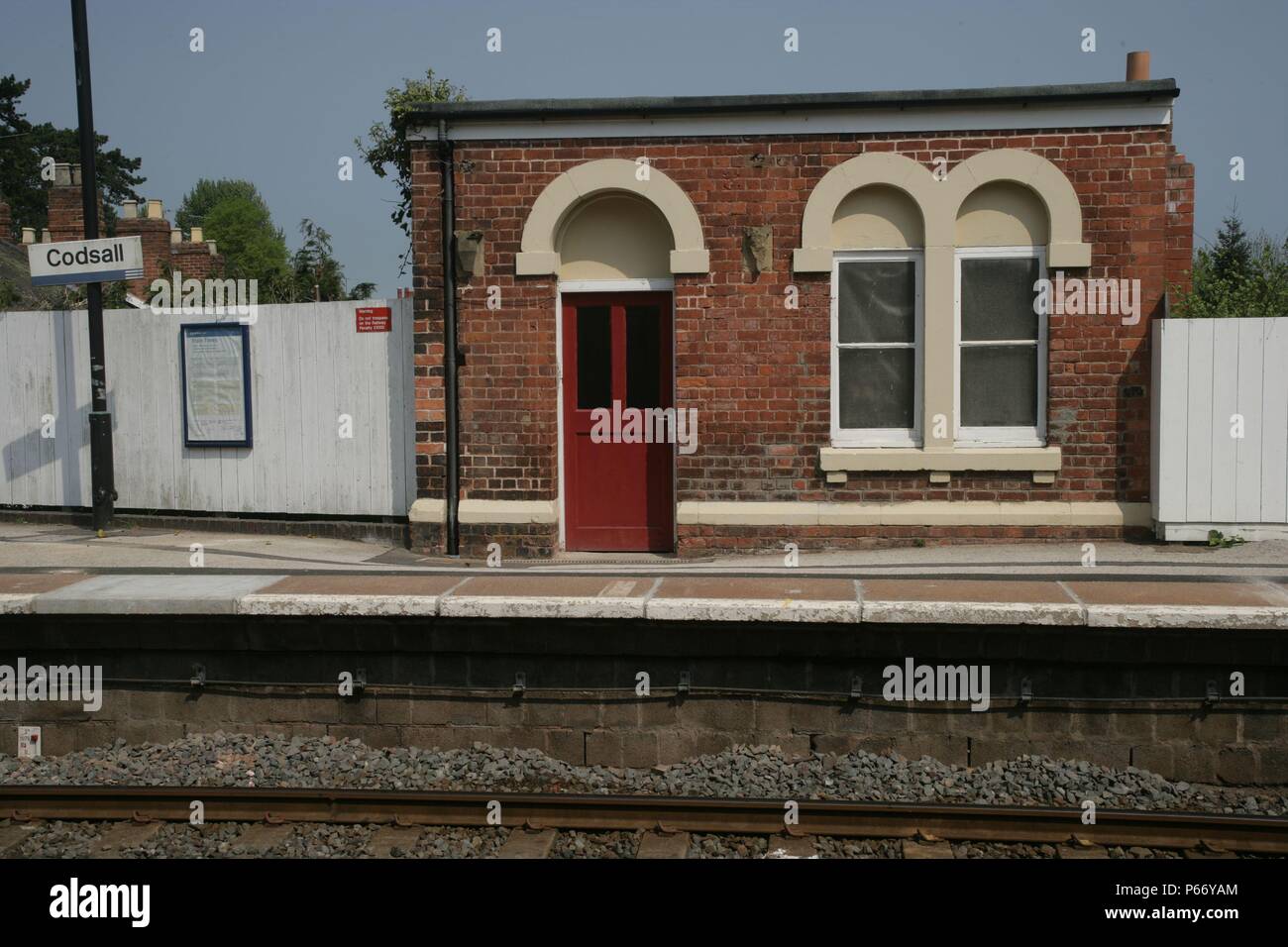 Platform and old office building at Codsall station, Staffordshire. 2007 Stock Photo