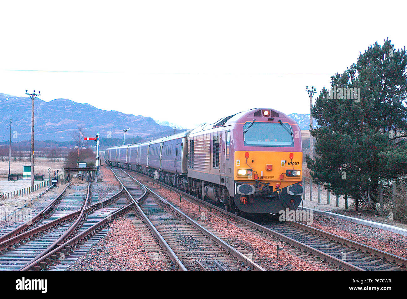 This early morning scene at Kingussie catches the arrival of the Euston - Inverness sleeper service, a rarely photographed train that starts from Lond Stock Photo