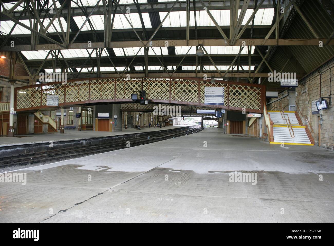 View from platform 3 towards platform 4 at Perth station, Perthshire showing the staircase access to the footbridge and the platform canopy. 2007 Stock Photo