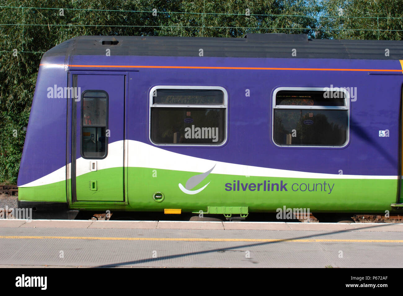 A Silver link class 321 unit number 432 is seen here at Northampton platform. September 2004. Stock Photo