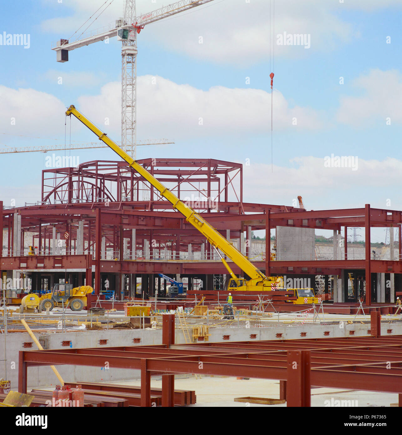 Steel frame on construction of Bluewater Shopping Centre  Kent Stock Photo