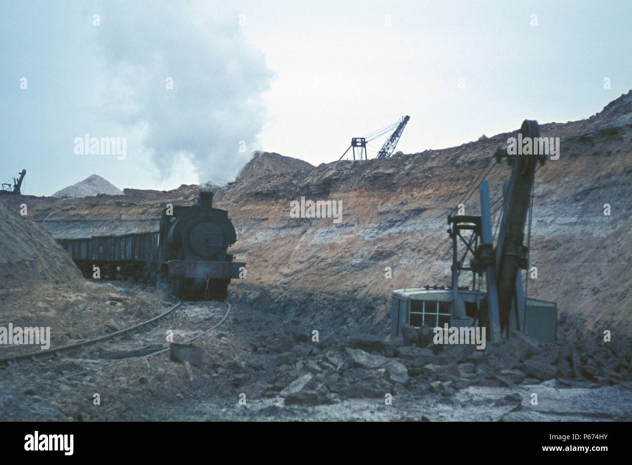 Loading iron ore into tippler wagons at Nassington Ironstone Mine Stock