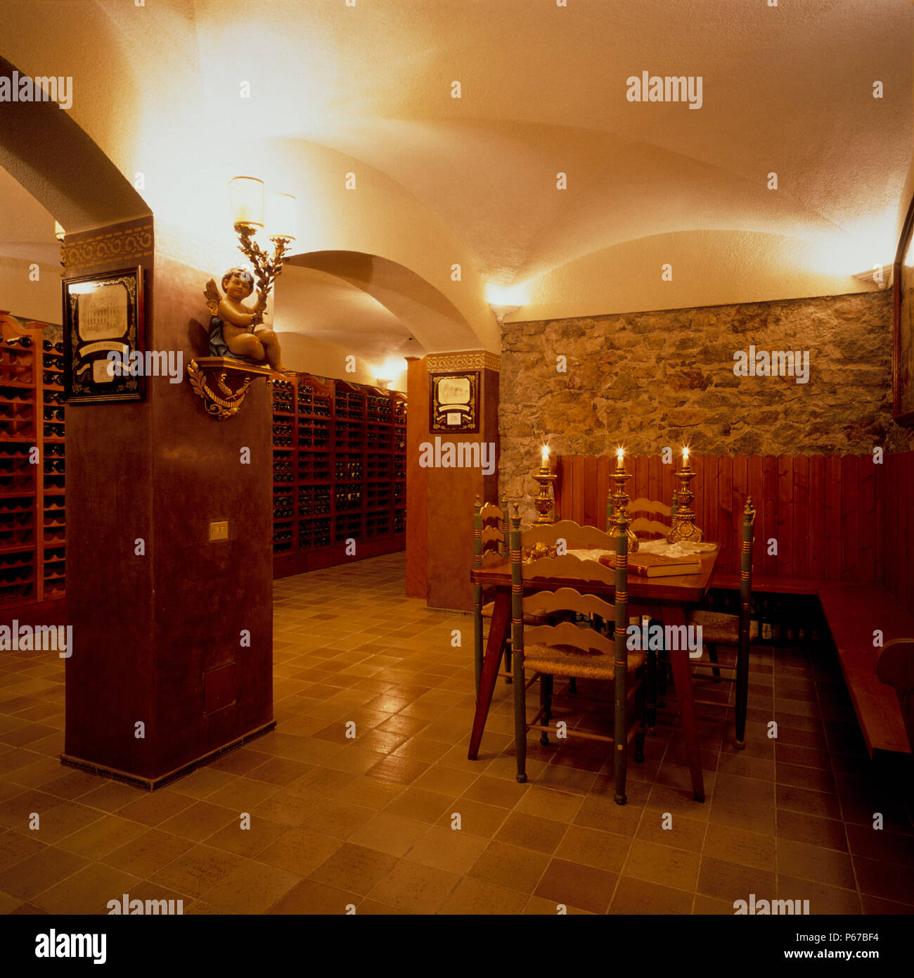 Laid dining table hires stock photography and images Alamy