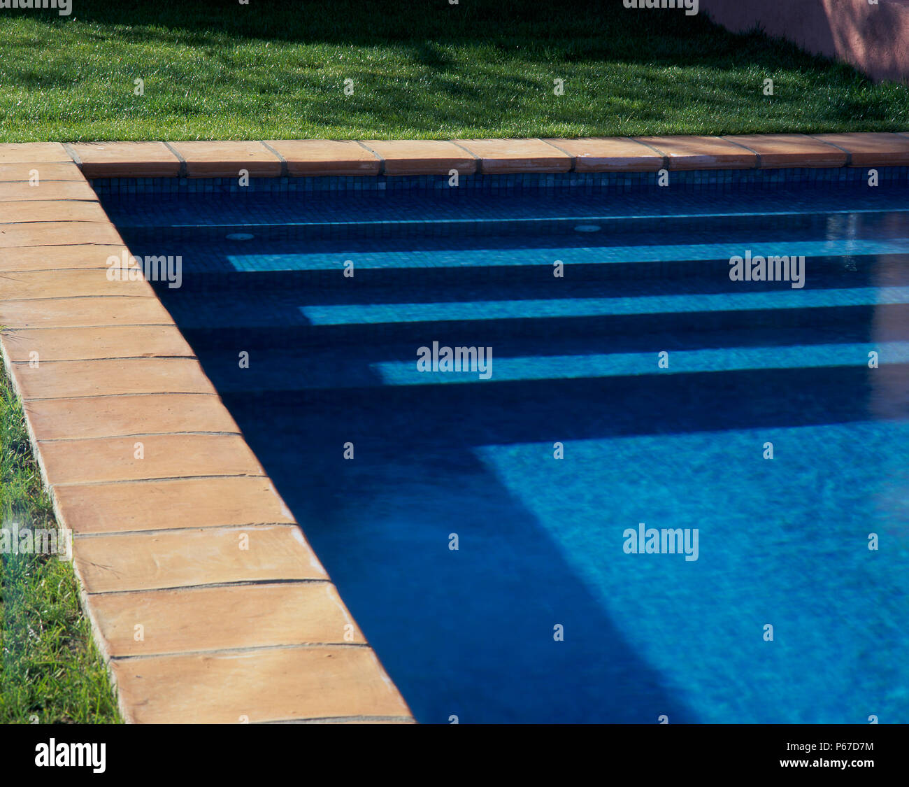 Outdoor swimming pool steps hi-res stock photography and images - Alamy