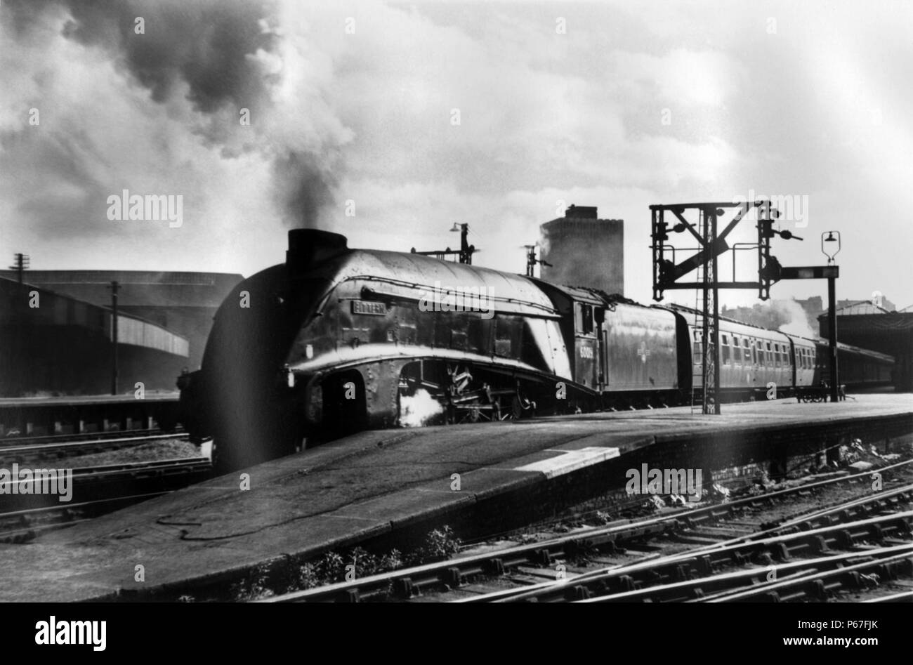 During the early 1960s some Gresley A4s were transferred to Scotland for working expresses between Glasgow and Aberdeen. Here No 60019 'Bittern' depar Stock Photo