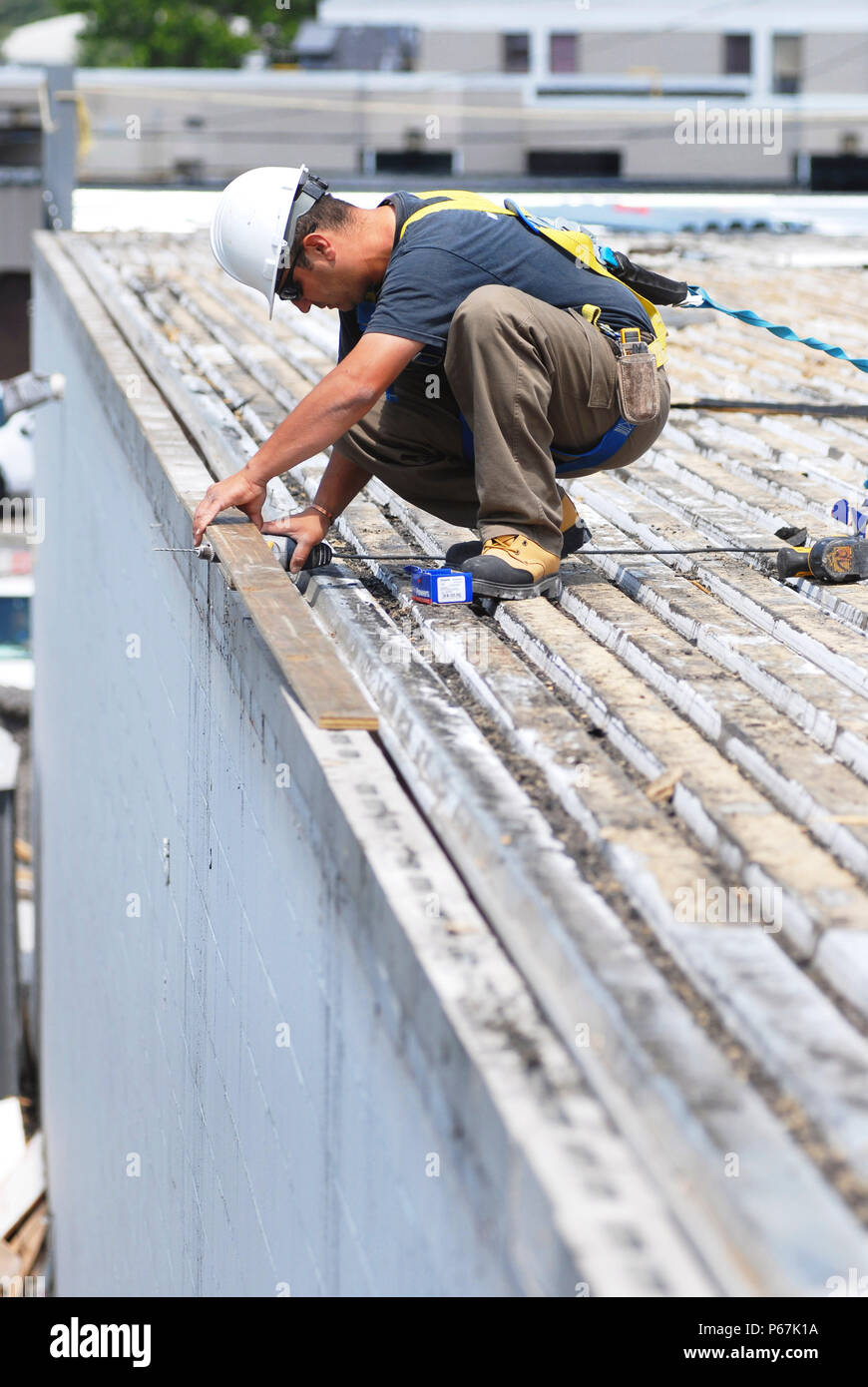 roof worker tied off, Bassi Construction, 1818 Woodward, warehouse