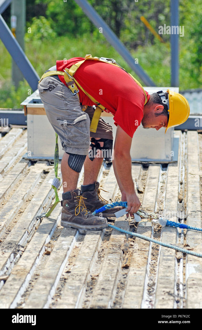 Tie off on Roof, roof worker tying off, Bassi Construction, 1818 Woodward,  warehouse project, in progress, Ottawa, Ontario, Canada Stock Photo - Alamy