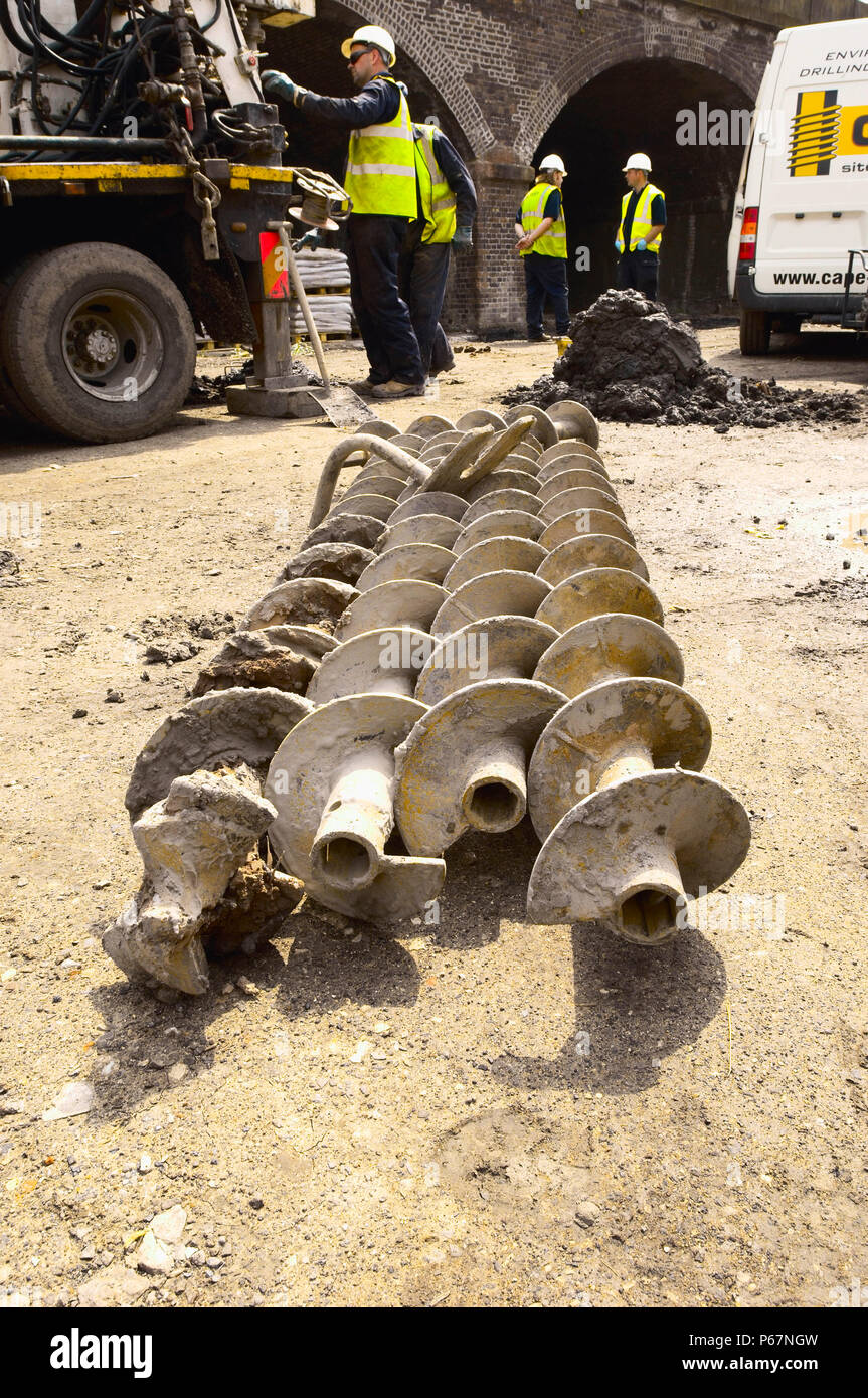 Drilling mud tank hires stock photography and images Alamy
