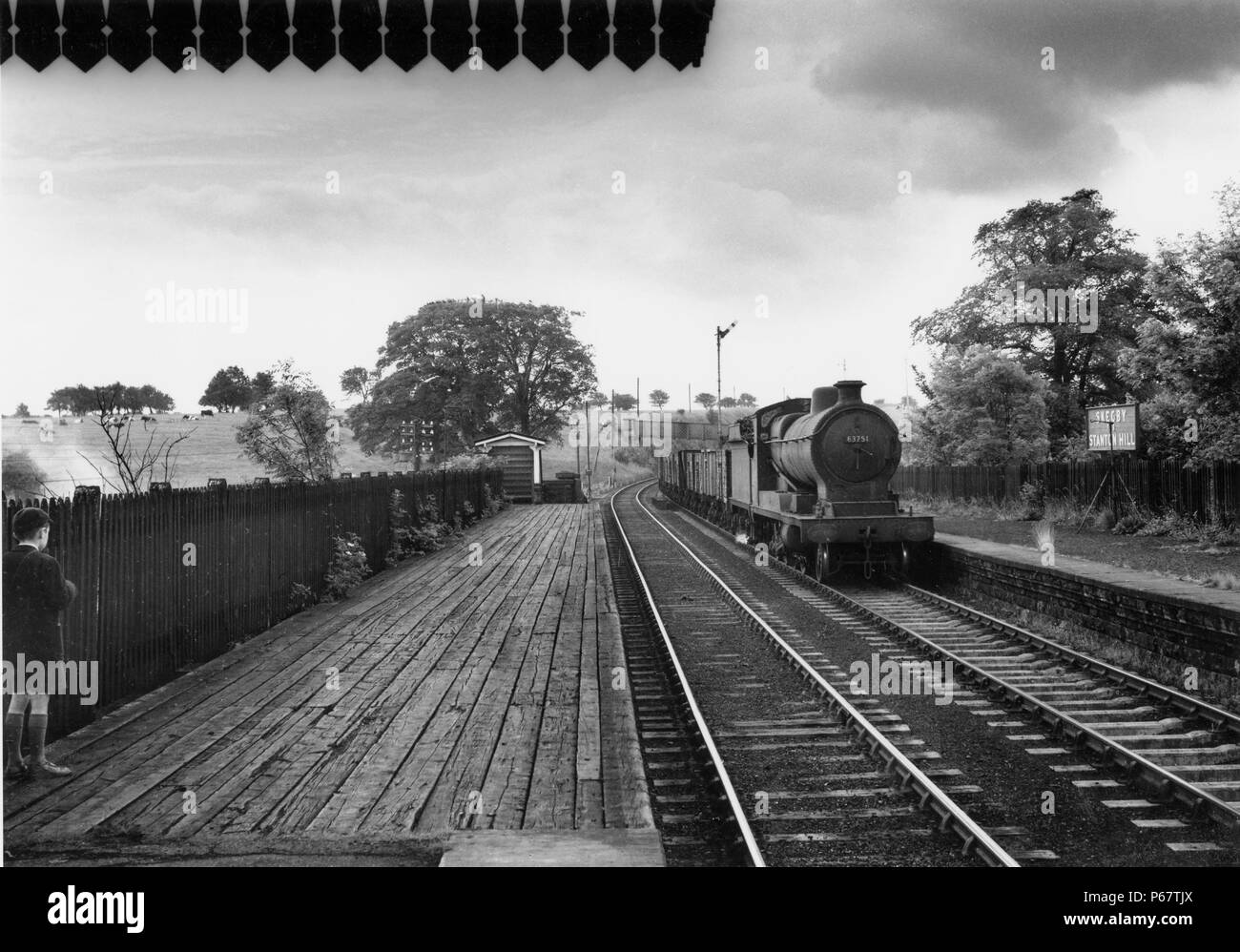 Skegby station with an approaching freight headed by Class O4/3 No.63751. c1960. Stock Photo
