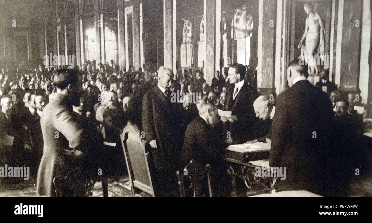 Treaty of Versailles is signed by President Woodrow Wilson at the peace conference June 1919 Stock Photo