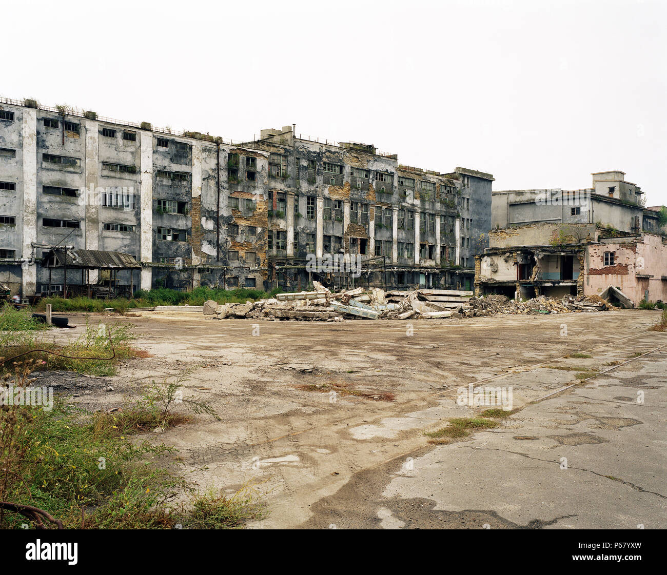 Disused concrete buildings hi-res stock photography and images - Alamy