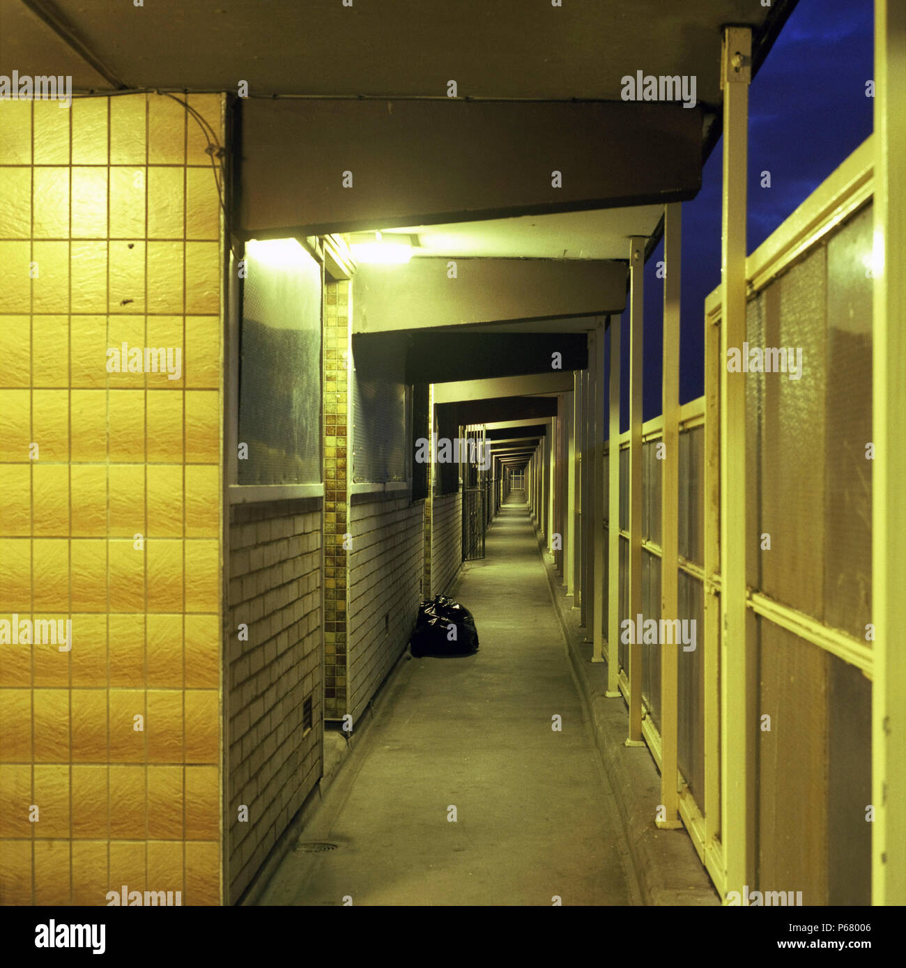 London housing estate walkway hi-res stock photography and images - Alamy
