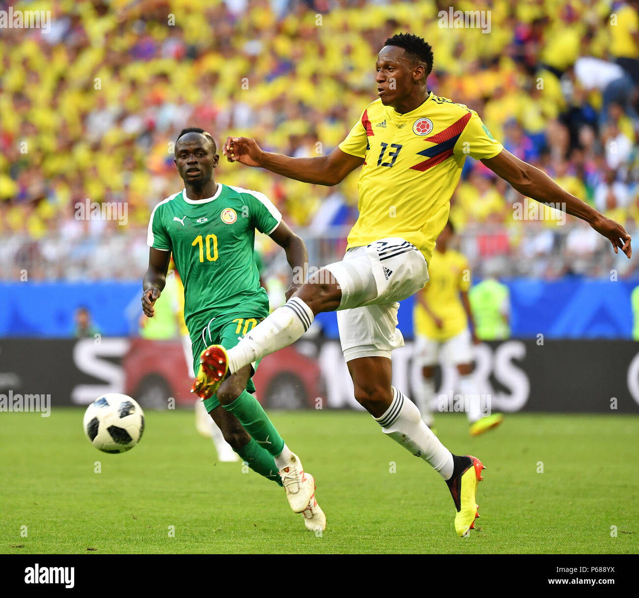 Samara Russia 28th June 18 Yerry Mina R Of Colombia Vies With Sadio Mane Of Senegal During The 18 Fifa World Cup Group H Match Between Colombia And Senegal In Samara Russia