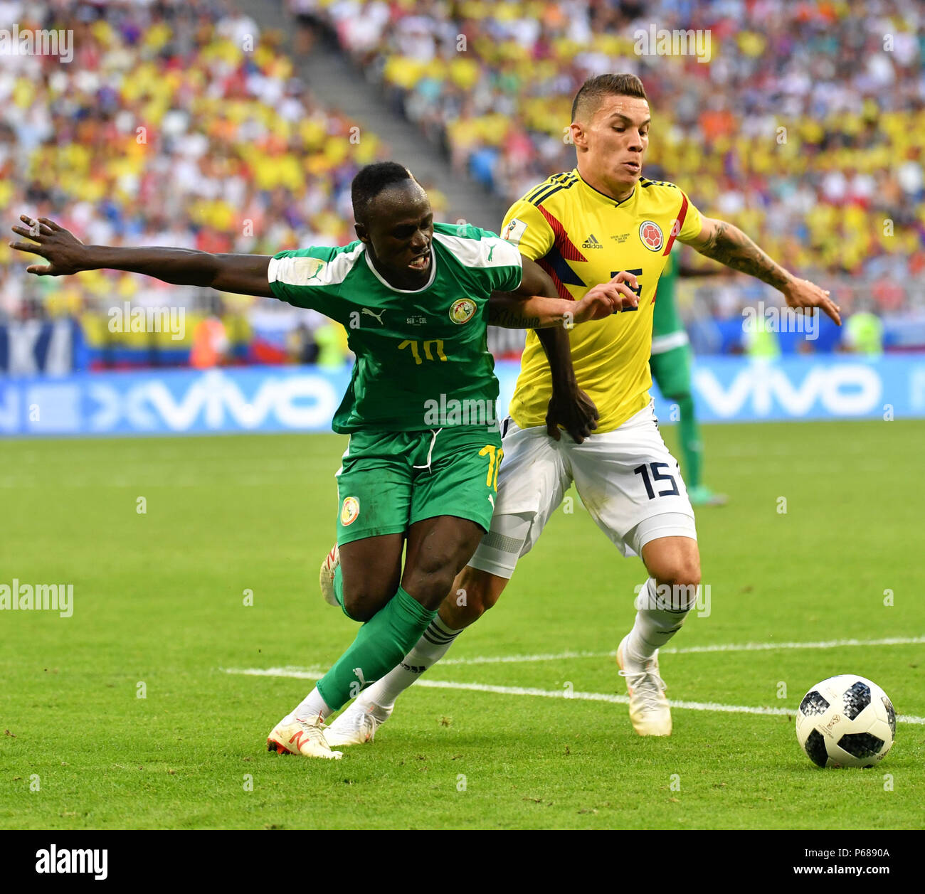Samara, Russia. 28th June, 2018. Mateus Uribe (R) of Colombia vies with Sadio Mane of Senegal during the 2018 FIFA World Cup Group H match between Colombia and Senegal in Samara, Russia, June 28, 2018. Credit: Liu Dawei/Xinhua/Alamy Live News Stock Photo