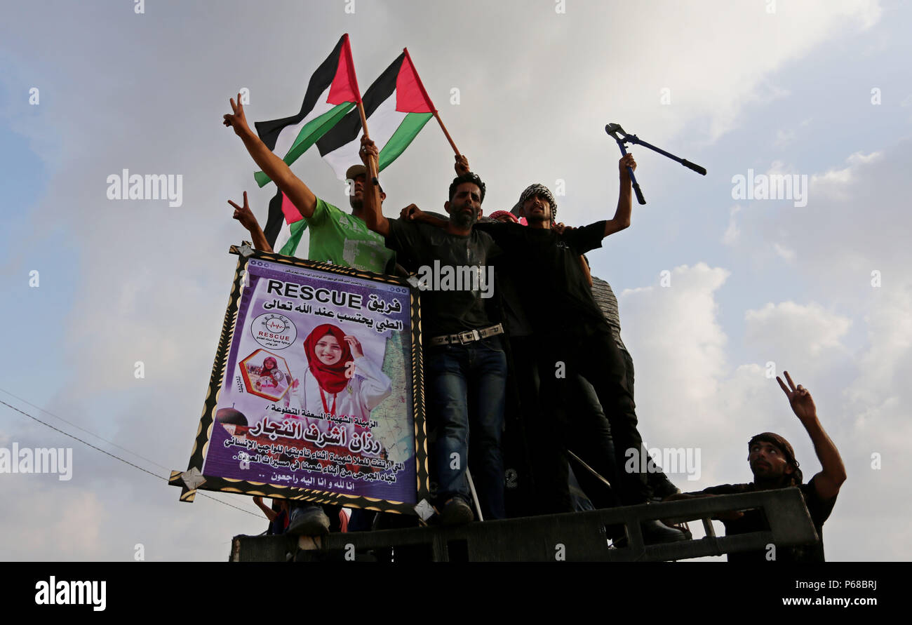 June 28, 2018 - Khan Younis, Gaza Strip, Palestinian Territory - Palestinians take part  in a demonstration demanding the right of return and removal of the blockade following the ''Great March of Return'' iin Khan Younis in the southern Gaza Strip June 28, 2018  (Credit Image: © Ashraf Amra/APA Images via ZUMA Wire) Stock Photo