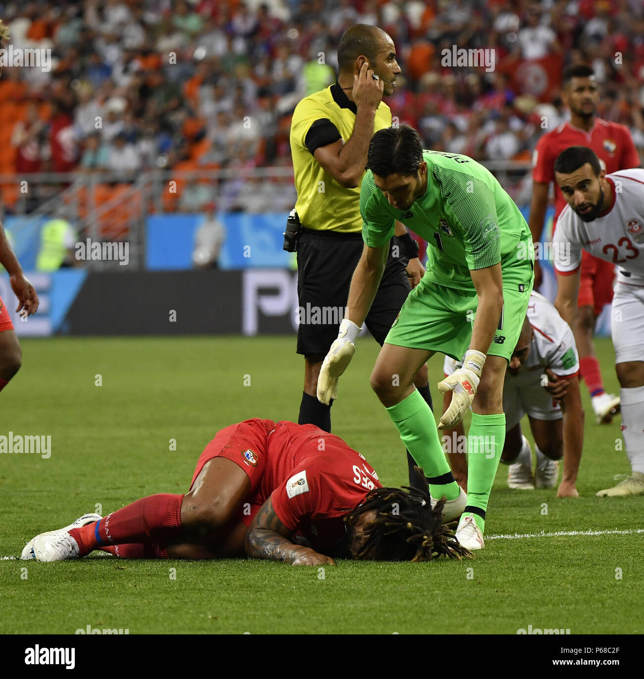 Saransk, Russia. 28th June, 2018. Roman Torres (front) of Panama sustains injury during the 2018 FIFA World Cup Group G match between Panama and Tunisia in Saransk, Russia, June 28, 2018. Credit: He Canling/Xinhua/Alamy Live News Stock Photo