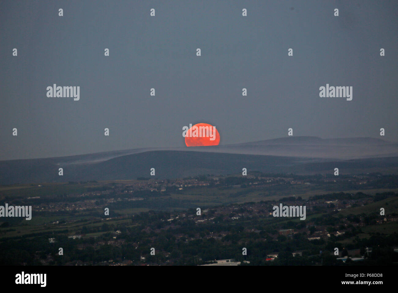 Saddleworth Moorland, Rochdale. 28th Jun, 2018. UK Weather Red Moon