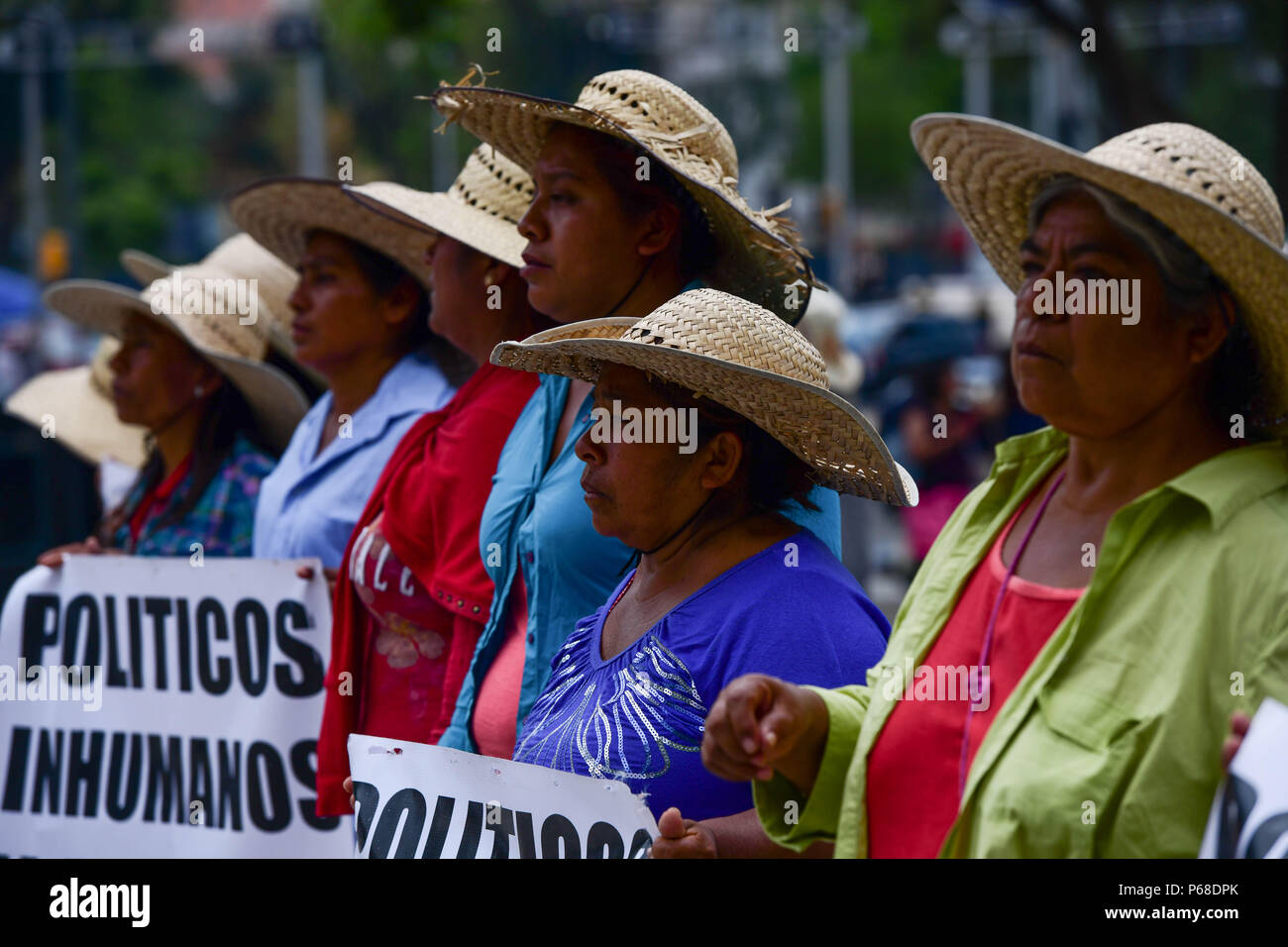 Mexico, Ciudad de Mexico, Mexico. 28th June, 2018. Women members of the 400 pueblos from Veracruz, Mexico keep their protest of more then 20 years against the current Governor of the state of Veracruz, Miguel Angel Yunes, whom they accuse to keep jailed more then 69 male members of their organization, including their lider Cesar Angel Fuentes. The Governor accuses the 400 pueblos of invading illegally a 1200 hectares plot of land in the Chichihuaxtla town in Tihuatlan county, Veracruz. Mexico is holding presidential, gubernatorial, federal and local congress elections, July 1st. (Credit Imag Stock Photo