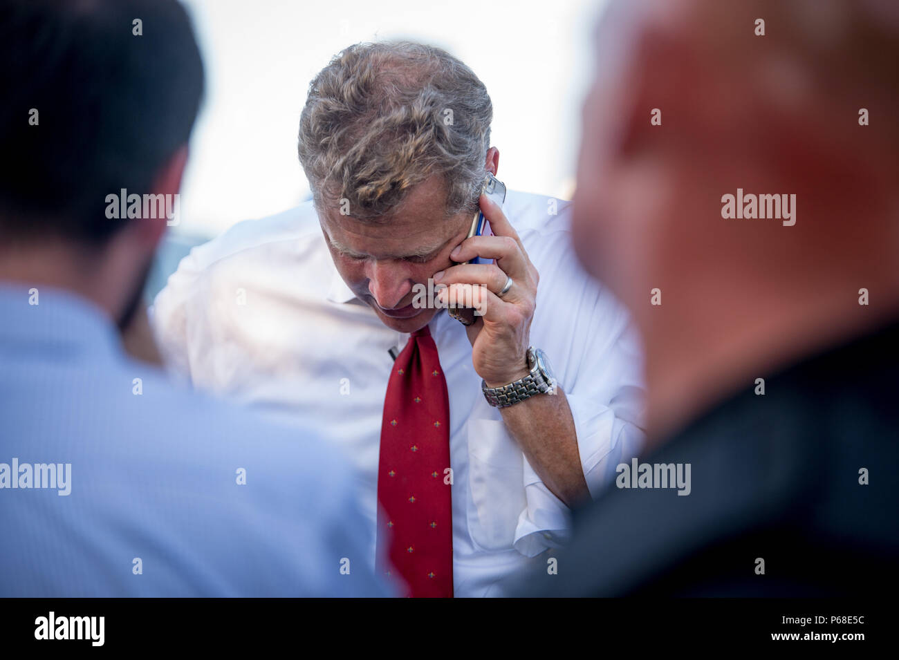 Annapolis, Maryland, USA. 28th June, 2018. June 28, 2018, Annapolis Maryland - Anne Arundel County Executive Steve Schuh speaks to Congressman Chris Van Hollen by phone on the scene of an active shooter incident at the offices for the Capital Gazette newspaper. Credit: Michael Jordan/ZUMA Wire/Alamy Live News Stock Photo