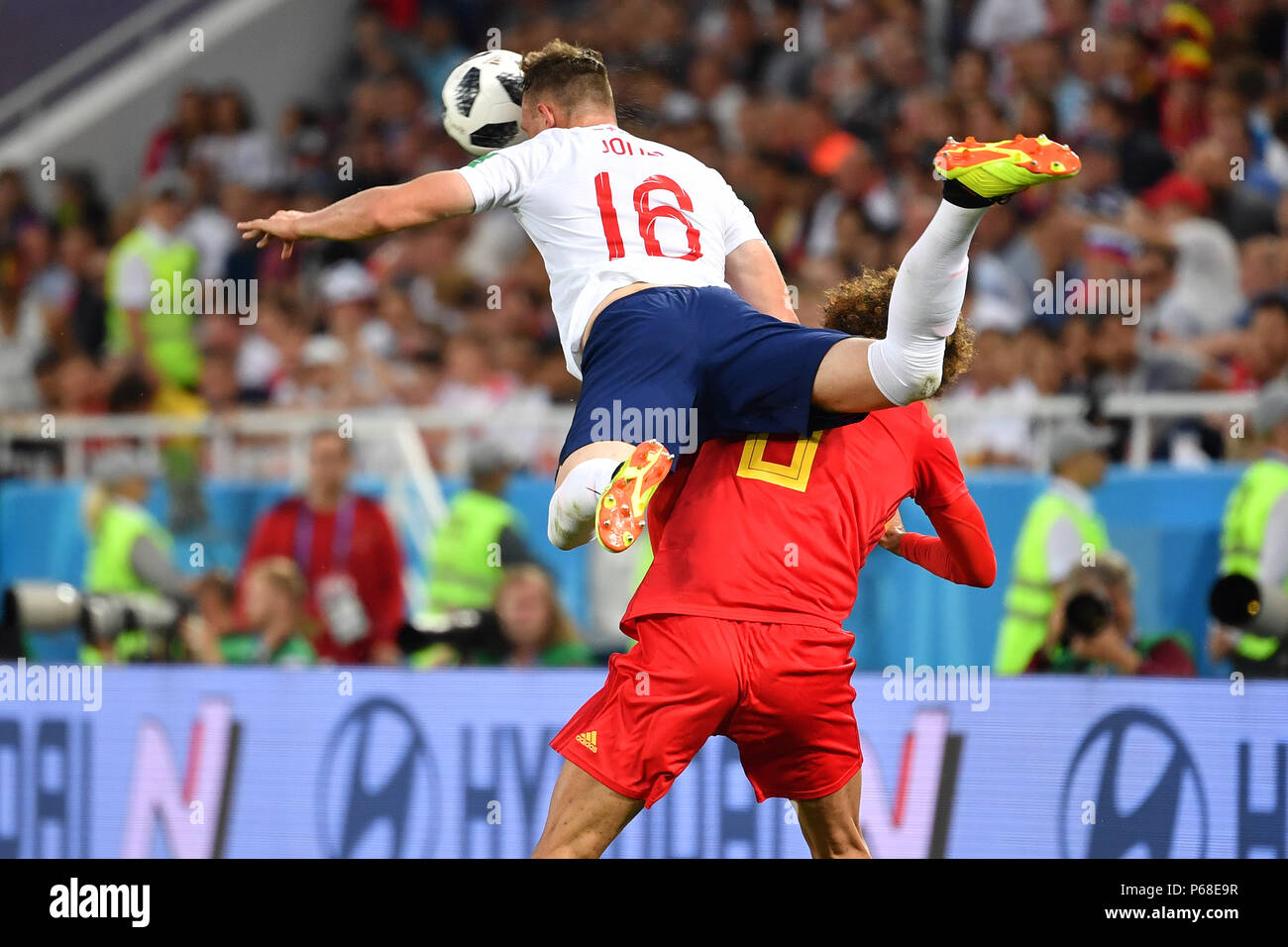 Phil JONES (ENG) is about Marouane FELLAINI (BEL), action, duels. England (ENG) - Belgium (BEL 0-1, preliminary round, Group G, match 45, on 28/06/2018 in Kaliningrad, Arena Kaliningrad Football World Cup 2018 in Russia from 14/06 to 15/07/2018. | Usage worldwide Stock Photo