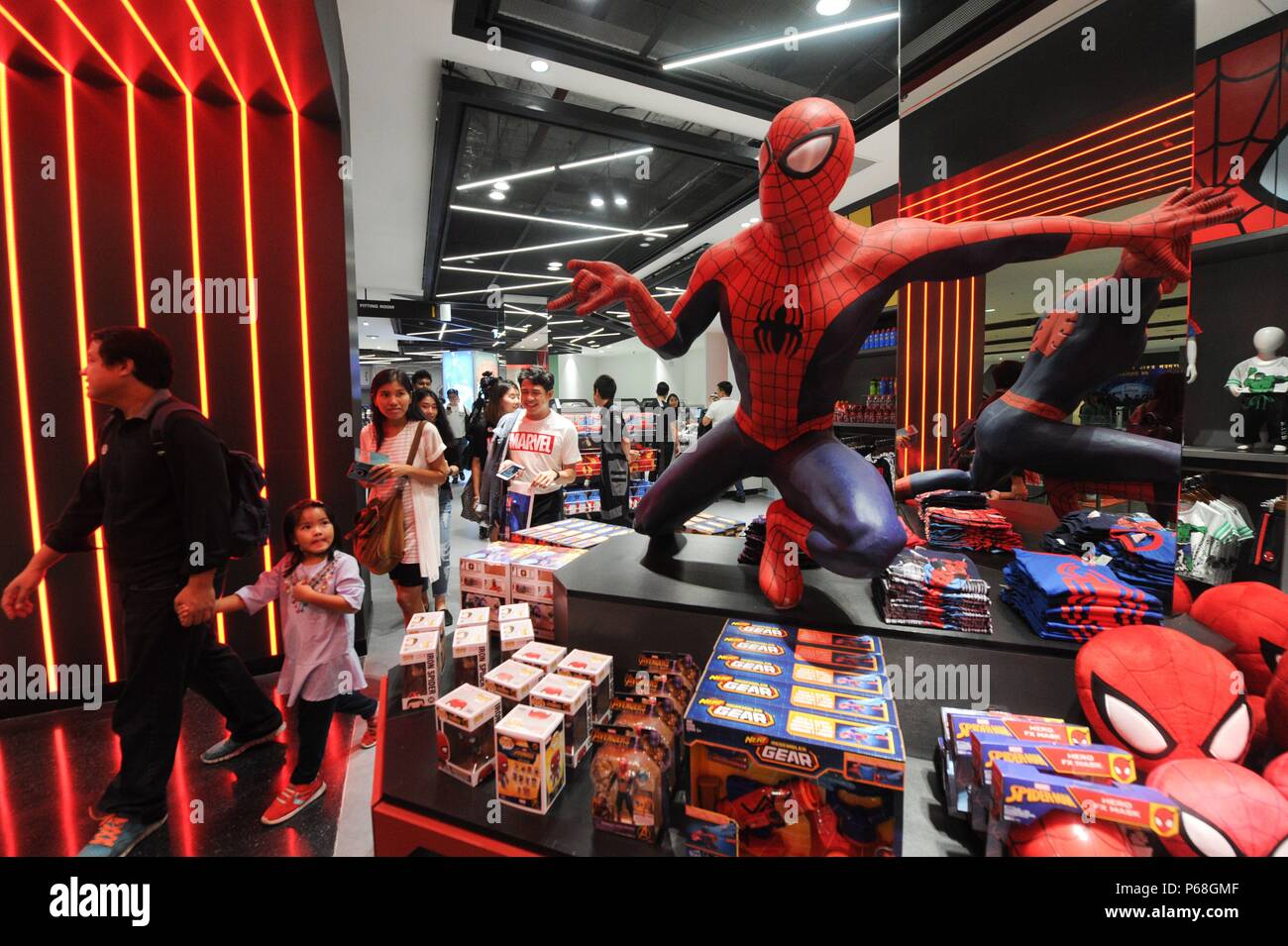 Marvel shop hi-res stock photography and images - Alamy