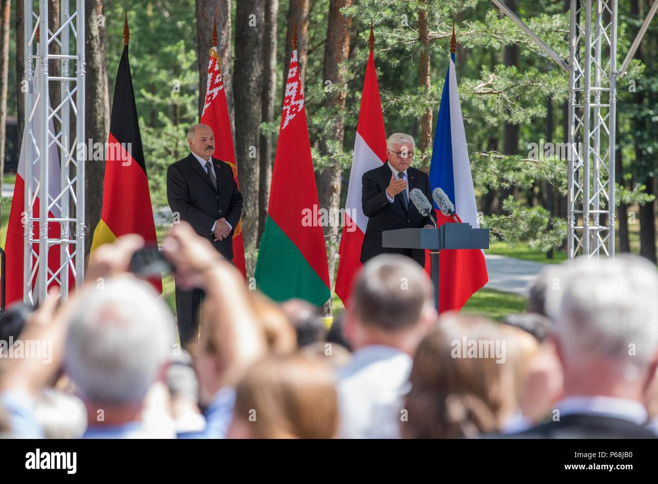 Minsk, Germany. 29th June, 2018. German President Frank-Walter Steinmeier (R) of the Social Democratic Party (SPD), and President of Belarus Alexandr Lukaschenko, speaking during the inauguration of the memorial site Malyj Trostenez. Malyj Trostenez was the largest National Socialist extermination camp on the grounds of the former Sovier Union. However, like many other areas on the former Soviet Union, it is not well-known in Germany and Europe. Credit: Jörg Carstensen/dpa/Alamy Live News Stock Photo