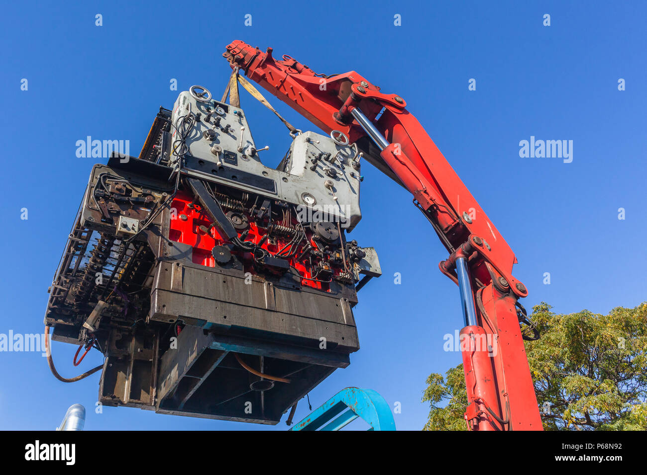 Rigging truck transpatation lifting heavy printing machine with