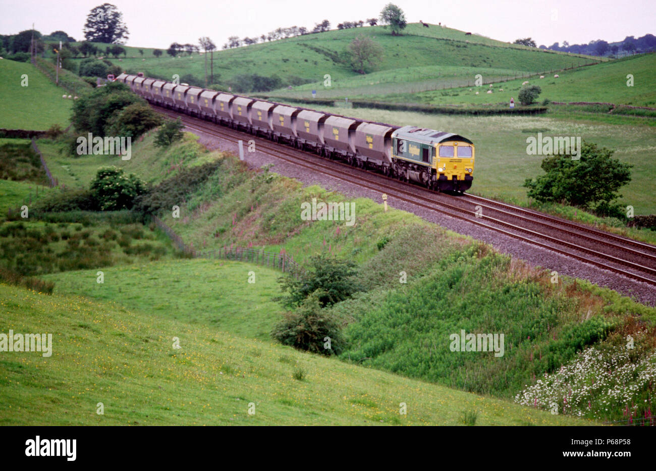 Class 66 diesel locomotives hi res stock photography and images alamy