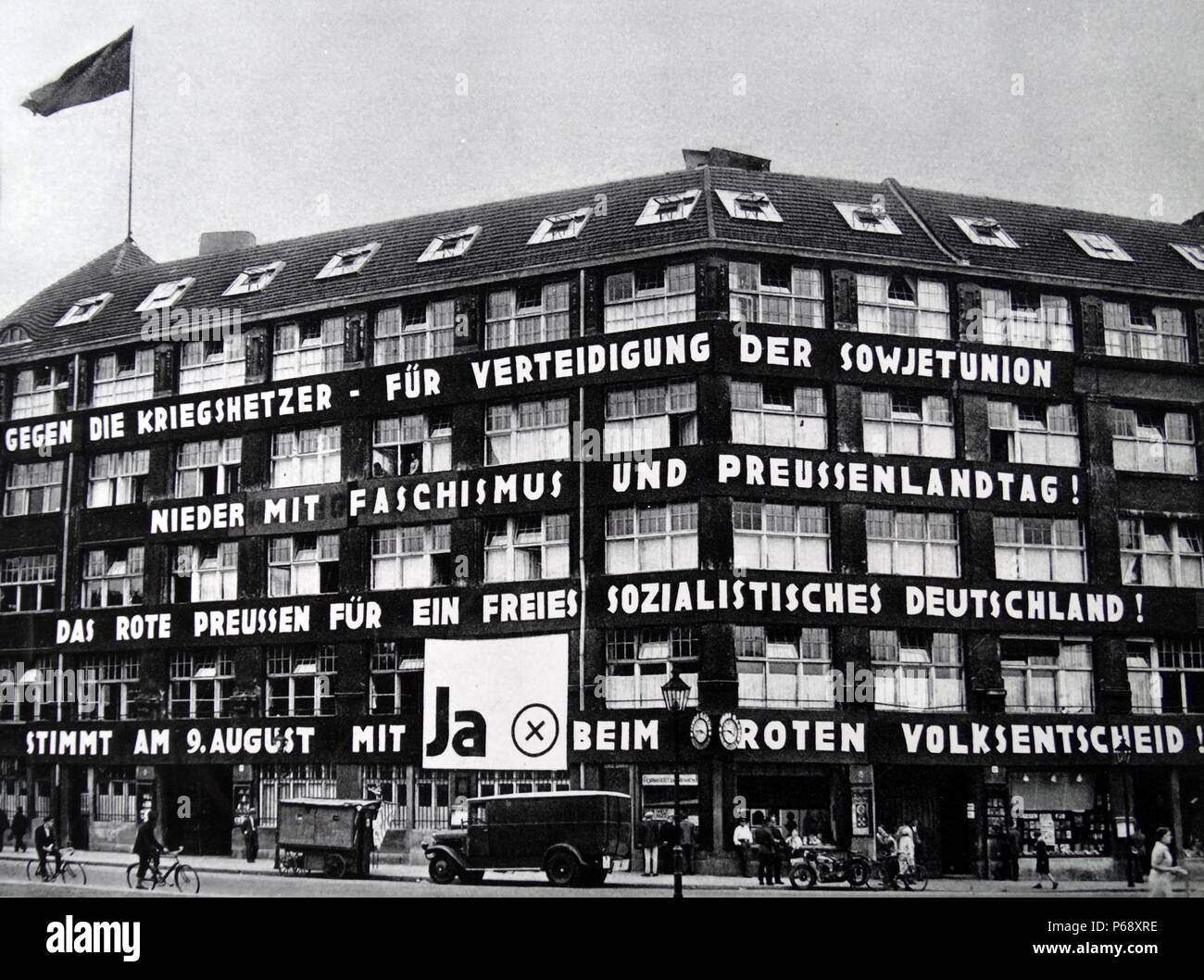 Communist slogans on a building in Germany challenge voters to be aware of Nazi menace 1932 Stock Photo