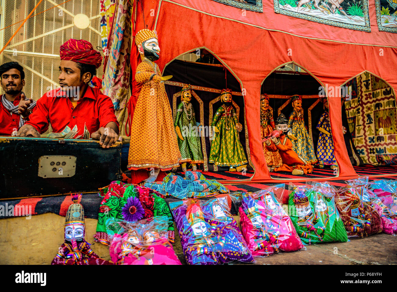 INDIA RAJASTHAN Jaipur, puppet show Stock Photo Alamy