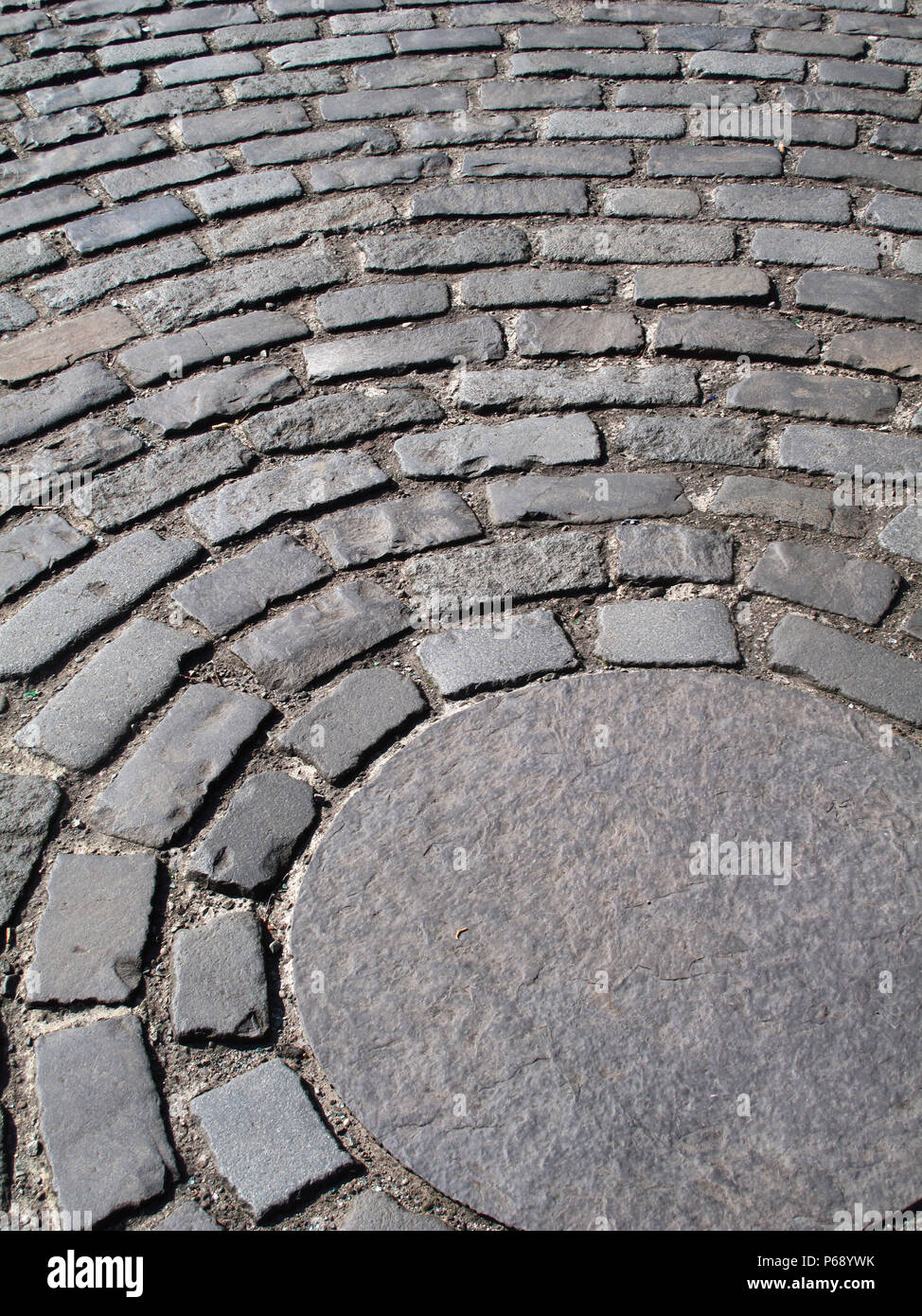 Granite sett cobbled paving in circle design Stock Photo Alamy
