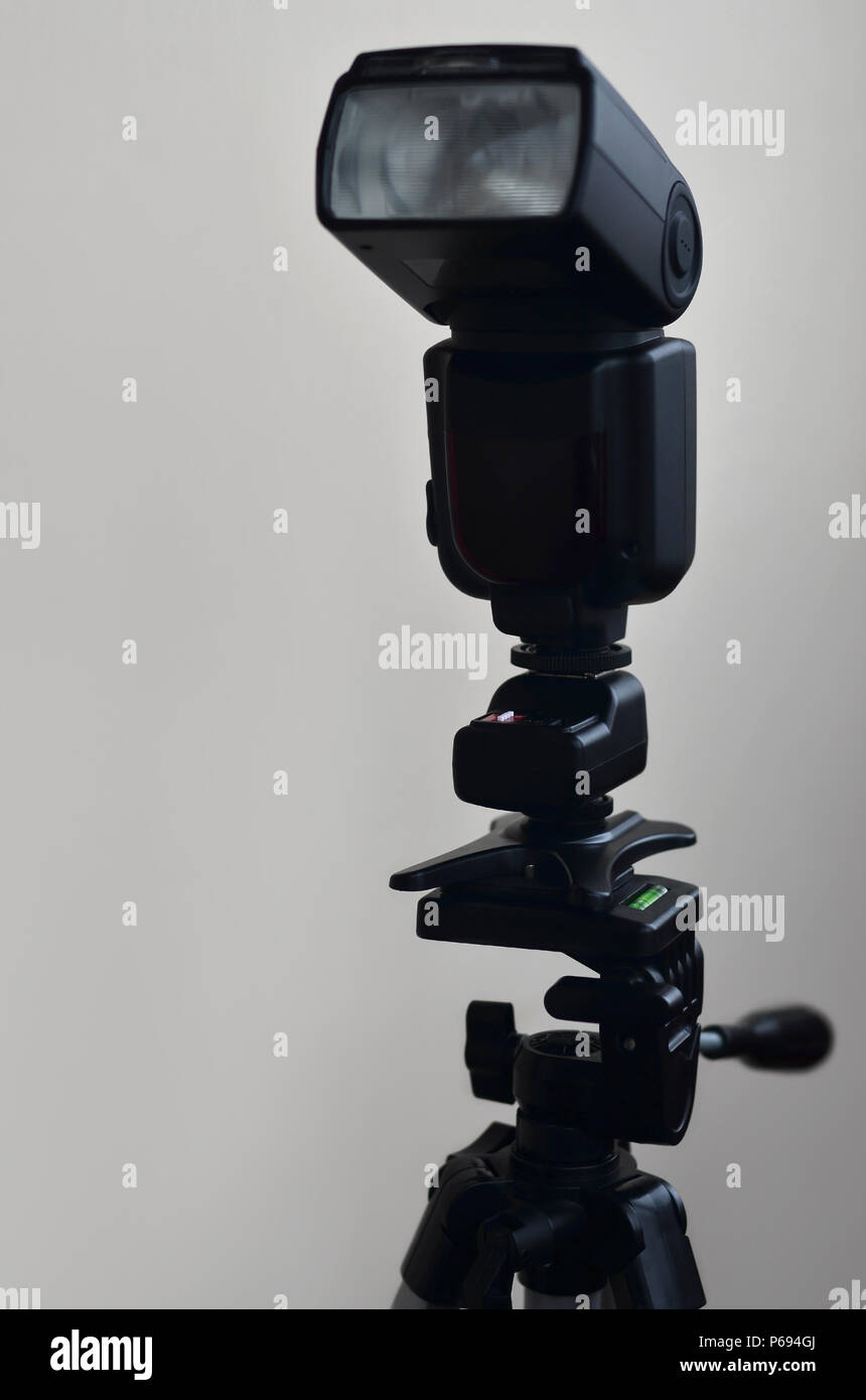 External photographic flashlight gun is mounted on the remote wireless