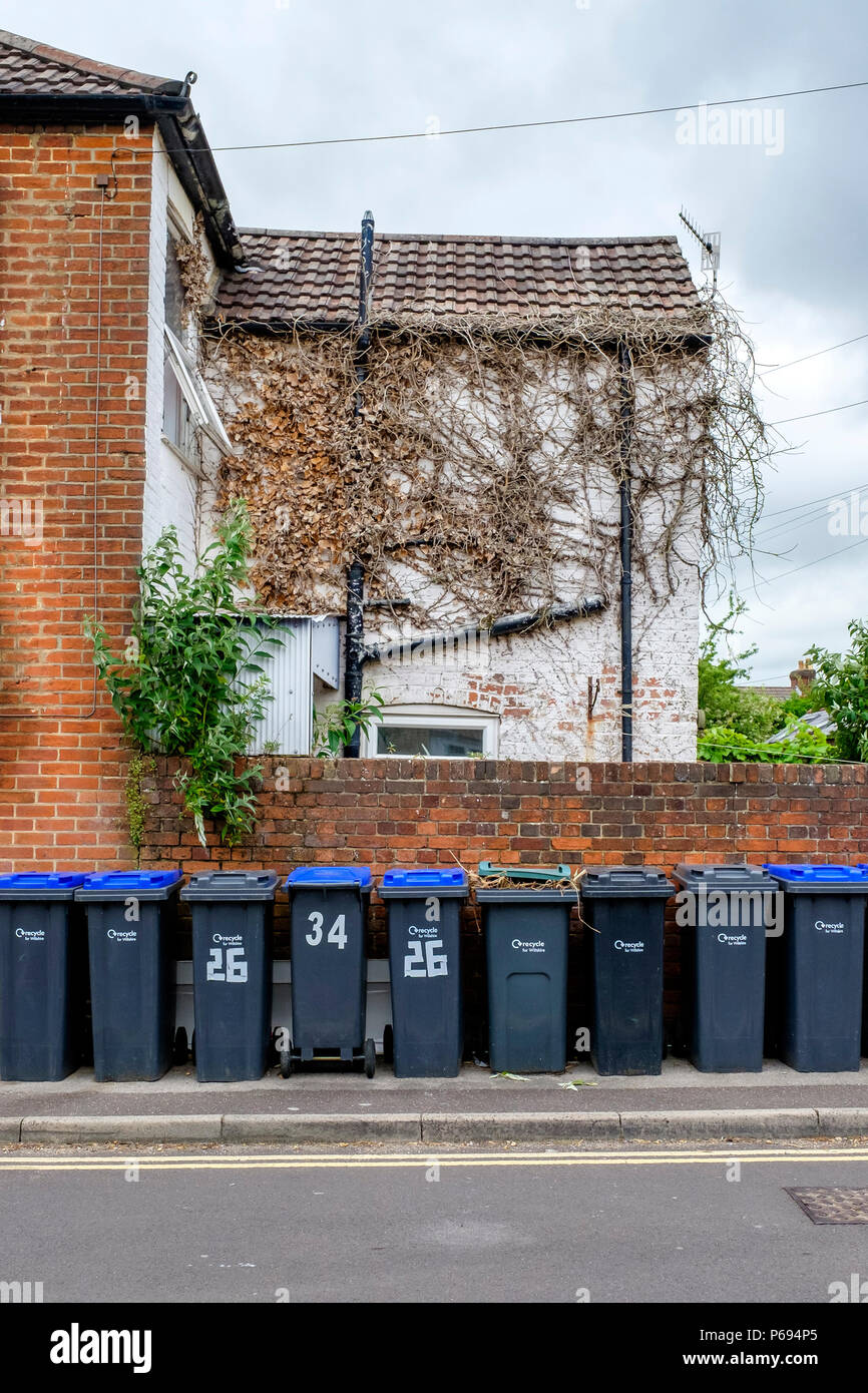 Wheelie bins hi-res stock photography and images - Alamy