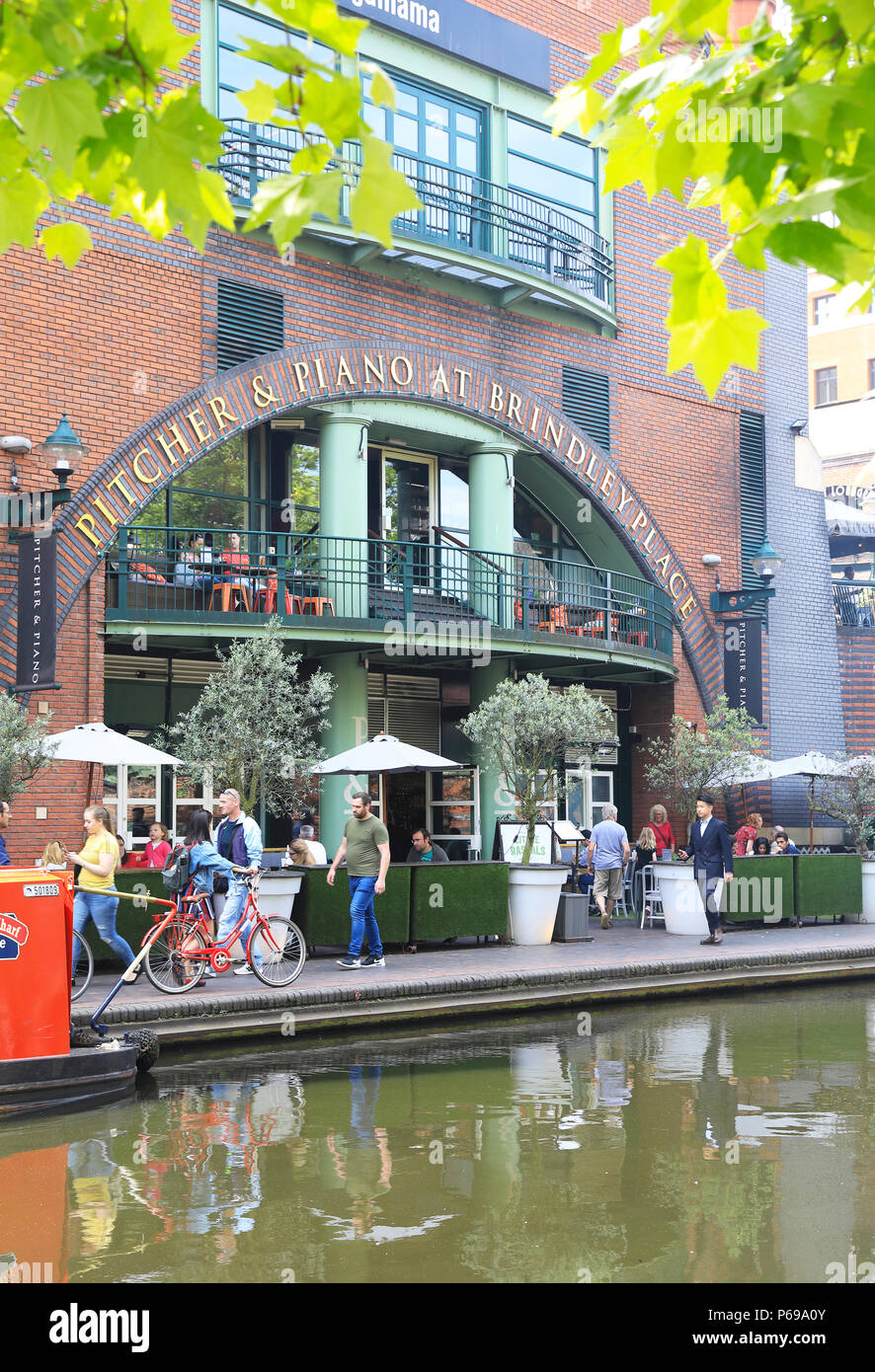 The Picher & Piano restaurant at Brindley Place, the mixed use canalside development in Birmingham, the West Midlands UK. Stock Photo