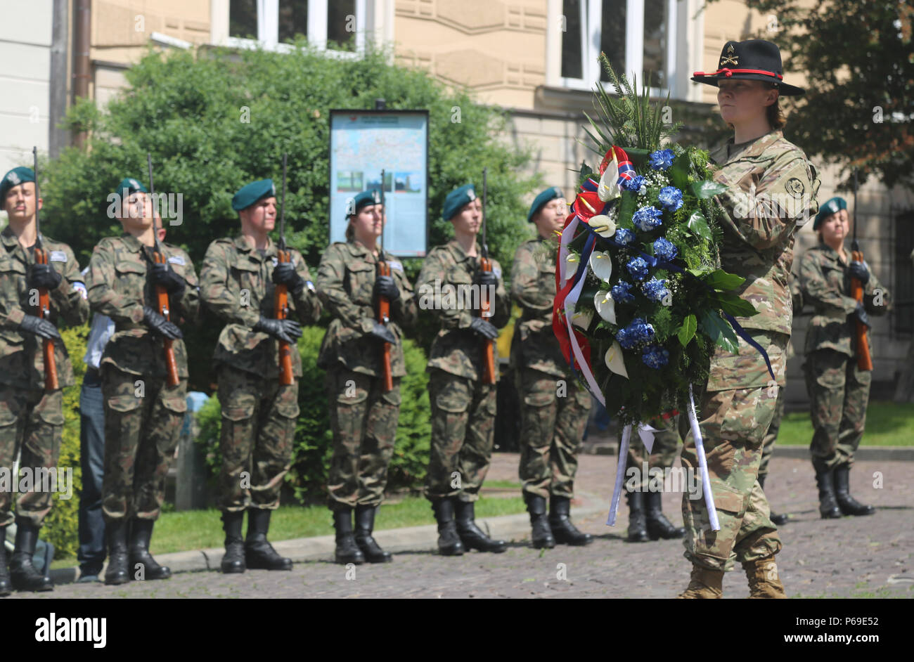 . Army Sgt. Ewelina Pikor assigned to 2nd Cavalry Regiment, native of  Poland, and Polish army soldiers perform a wreath laying ceremony at the  steps of the Tomb of the Unknown Soldier