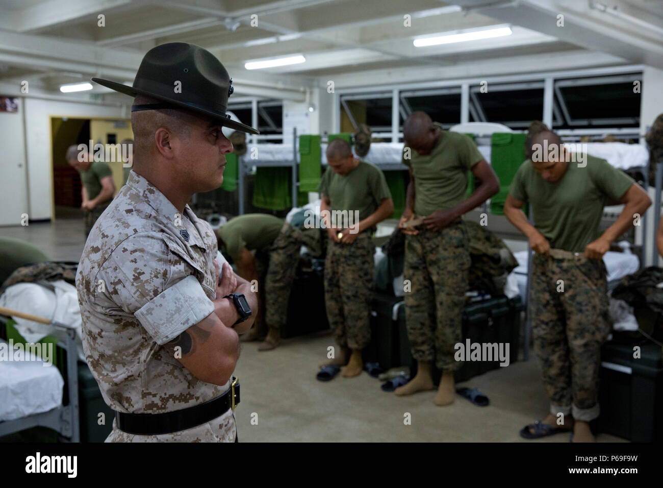 U.S. Marine Corps Gunnery Sgt. Enrique Deanda, a senior drill instructor with Company B, 1st Recruit Training Battalion, Recruit Training Regiment, supervises recruits aboard Marine Corps Recruit Depot San Diego, Calif., May 17, 2016. Deanda supervised the recruits, ensuring they properly prepared for training. (U.S. Marine Corps photo by Lance Cpl. Erick J. ClarosVillalta/Released) Stock Photo