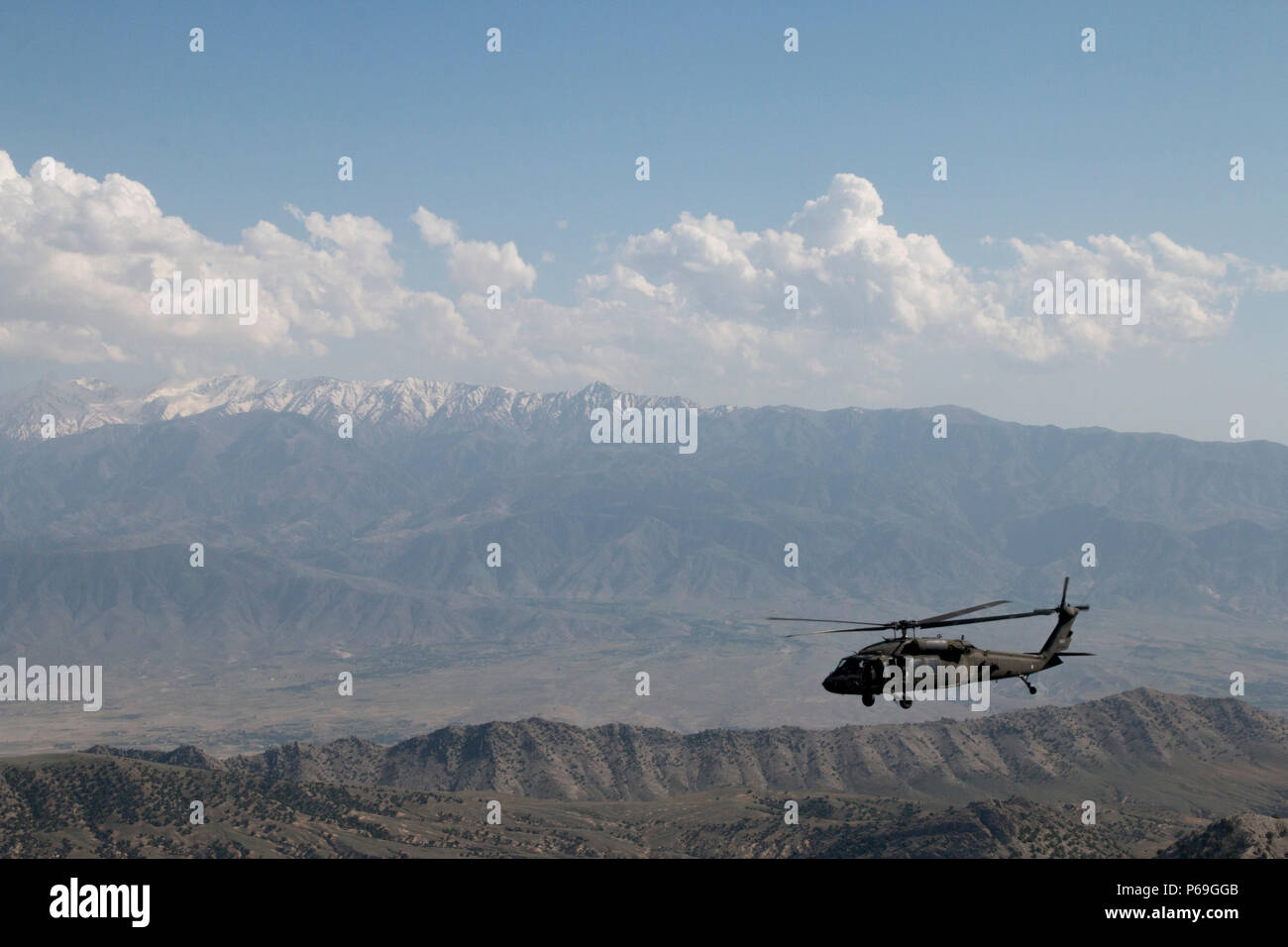 A California Army National Guard UH-60 Black Hawk helicopter from ...