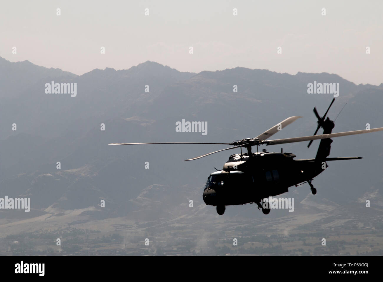 A California Army National Guard UH-60 Black Hawk helicopter from ...