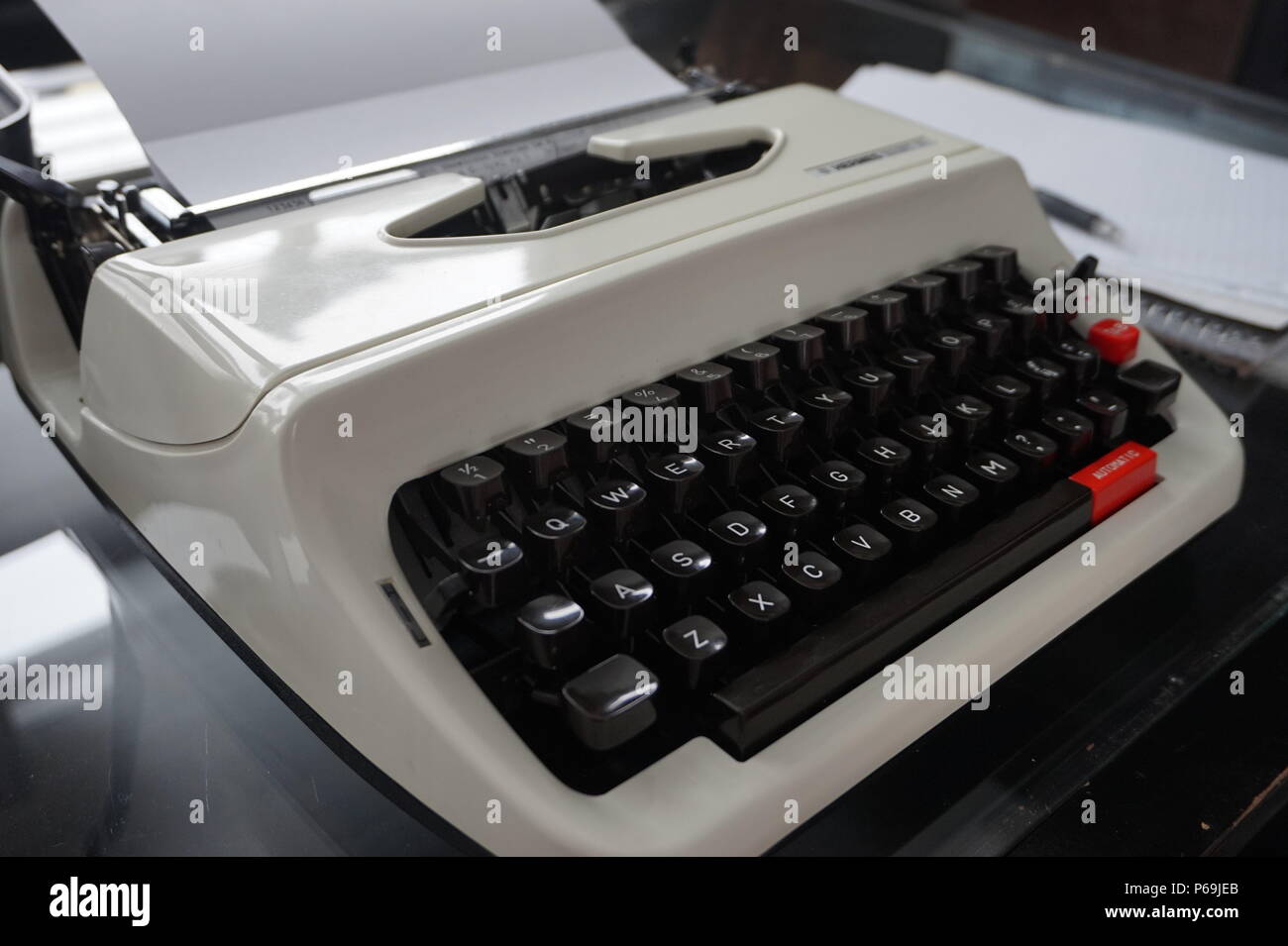 Hermes typewriter hires stock photography and images Alamy