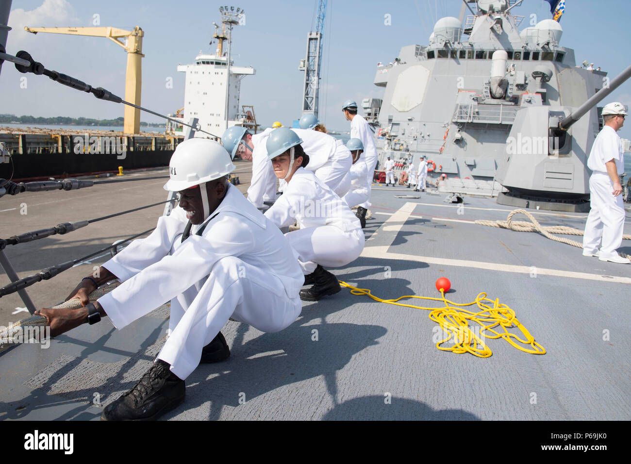 160519-N-MD297-072 CARTAGENA, Colombia (May 19, 2016) Sailors aboard the Arleigh Burke-class guided-missile destroyer USS Lassen (DDG 82) heave a mooring line as the ship moors in Cartagena, Colombia. Lassen is currently underway in support of Operation Martillo, a joint operation with the U.S. Coast Guard and partner nations within the 4th Fleet area of responsibility. Operation Martillo is being led by Joint Interagency Task Force South, in support of U.S. Southern Command. (U.S. Navy photo by Mass Communication Specialist 2nd Class Huey D. Younger Jr./Released) Stock Photo