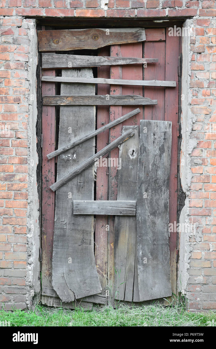 Boarded up wooden door to an old abandoned house Stock Photo - Alamy