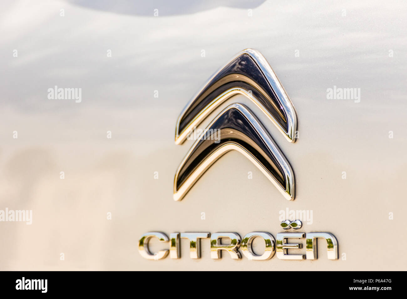 Citroën logo hi-res stock photography and images - Alamy