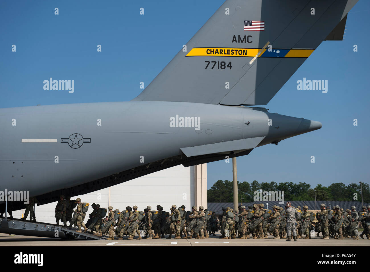 Static drop tests hi-res stock photography and images - Alamy