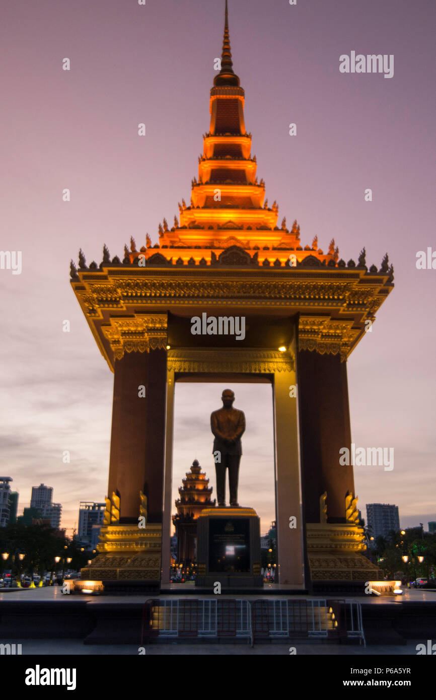 the Statue and Monument of King Norodom Sihanouk at the Sihanouk