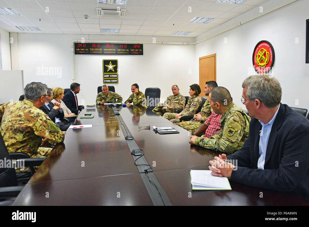 At the center Italian Army Colonel Federico Pognant Airassa, Public Information Officer Land forces Operational Command (COMFOTER),speaks during the meeting media strategies in Caserma Ederle, Vicenza, Italy, May 31, 2016 with delegation of the U.S. Army and Italian Army staff. Italian Army visit U.S. Army, in order to enhance to bilateral relations and to expand levels of cooperation and the capacity of the personnel involved in joint operations. (Photo by Visual Information Specialist Paolo Bovo/Released) Stock Photo